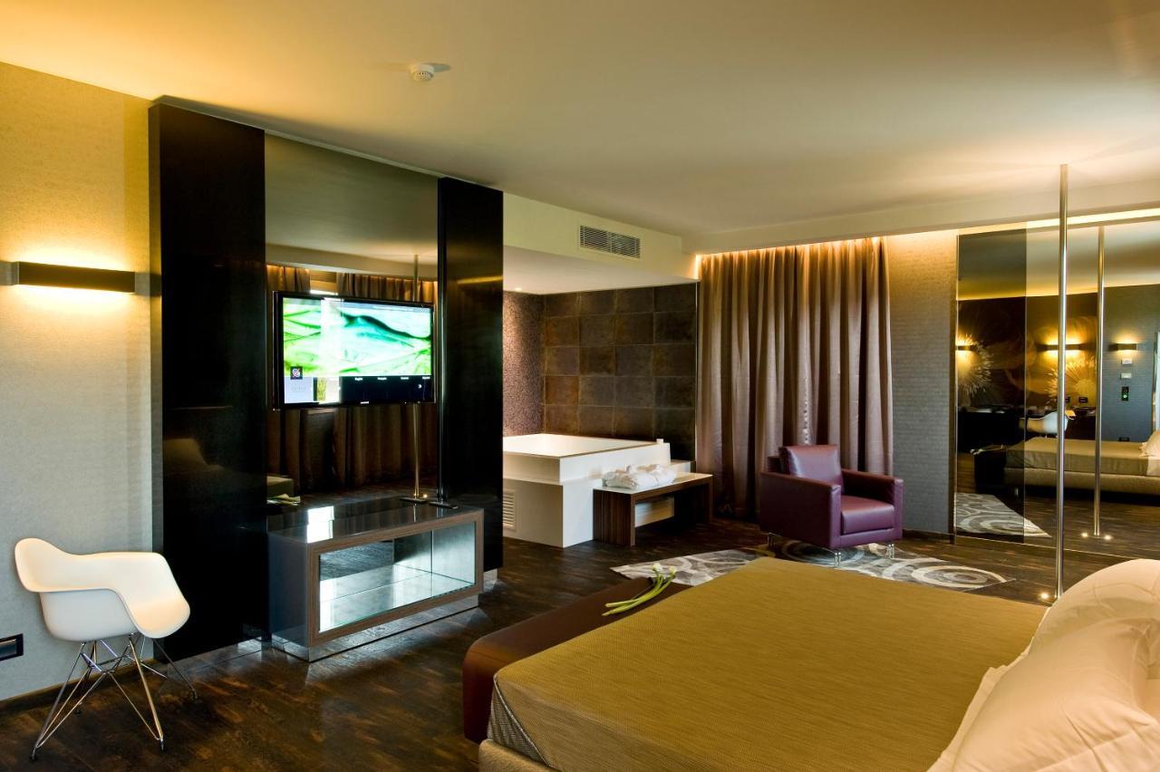 Viola Mhotel กรูเมลโลเดลมอนเต ภายนอก รูปภาพ